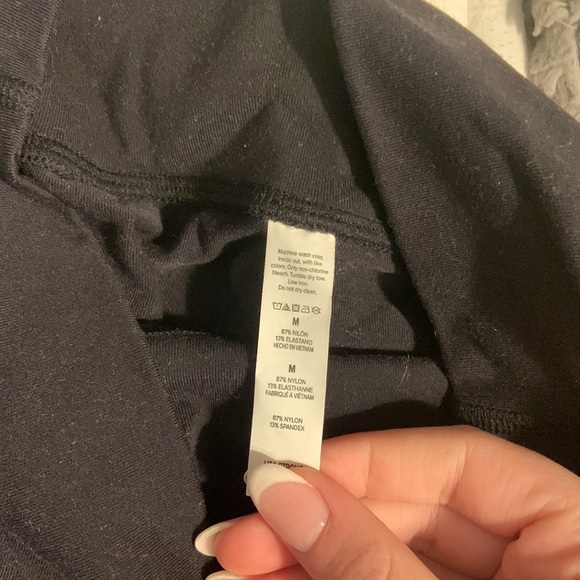 ONLY WORE ONCE!! Women’s black leggings - Picture 4 of 4